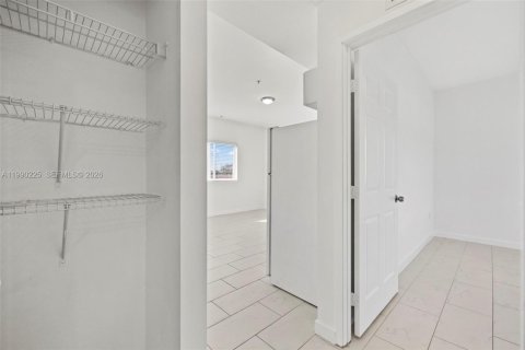 Apartamento en alquiler en Hialeah, Florida, 1 dormitorio, 74.32 m2 № 2055421 - foto 13