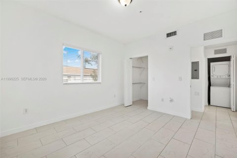 Apartamento en alquiler en Hialeah, Florida, 1 dormitorio, 74.32 m2 № 2055421 - foto 6