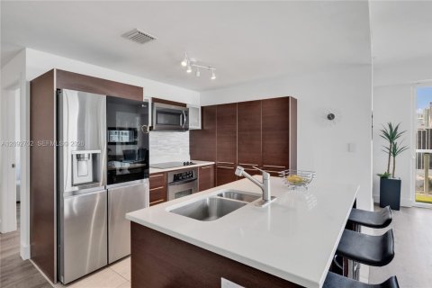 Copropriété à louer à Miami, Floride: 2 chambres, 109.62 m2 № 2385146 - photo 4
