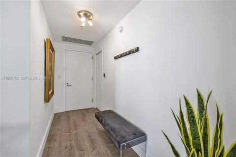Copropriété à louer à Miami, Floride: 2 chambres, 109.62 m2 № 2385146 - photo 3