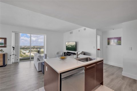 Copropriété à louer à Miami, Floride: 2 chambres, 109.62 m2 № 2385146 - photo 12
