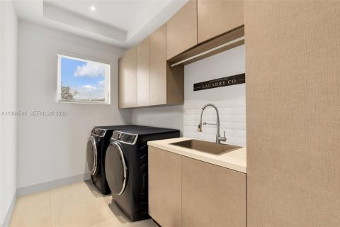 Casa en venta en Southwest Ranches, Florida, 6 dormitorios, 751.39 m2 № 2056343 - foto 30