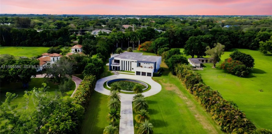 Casa en Southwest Ranches, Florida 6 dormitorios, 751.39 m2 № 2056343