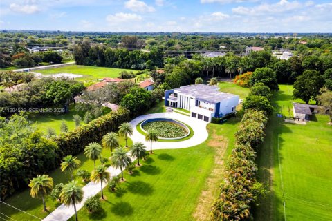 Casa en venta en Southwest Ranches, Florida, 6 dormitorios, 751.39 m2 № 2056343 - foto 2