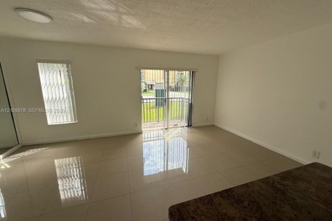 Condominio en venta en Sunny Isles Beach, Florida, 1 dormitorio, 52.4 m2 № 2422842 - foto 2