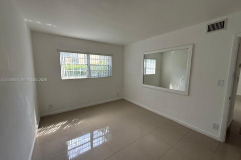 Condominio en venta en Sunny Isles Beach, Florida, 1 dormitorio, 52.4 m2 № 2422842 - foto 4