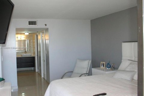 Condominio en venta en Sunny Isles Beach, Florida, 2 dormitorios, 114.46 m2 № 1881549 - foto 12