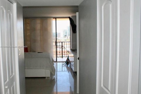 Condominio en venta en Sunny Isles Beach, Florida, 2 dormitorios, 114.46 m2 № 1881549 - foto 14