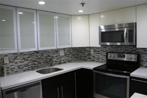 Condominio en venta en Sunny Isles Beach, Florida, 2 dormitorios, 114.46 m2 № 1881549 - foto 8