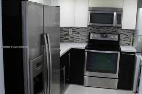 Condominio en venta en Sunny Isles Beach, Florida, 2 dormitorios, 114.46 m2 № 1881549 - foto 9