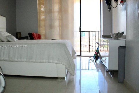 Condominio en venta en Sunny Isles Beach, Florida, 2 dormitorios, 114.46 m2 № 1881549 - foto 13