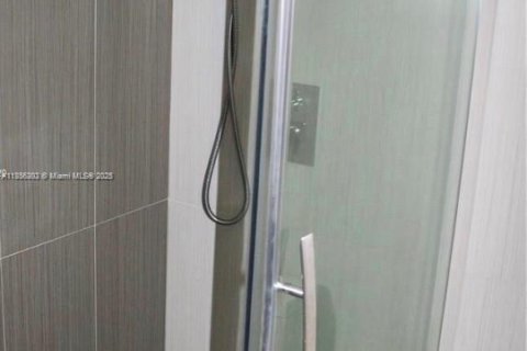 Condominio en venta en Sunny Isles Beach, Florida, 2 dormitorios, 114.46 m2 № 1881549 - foto 17