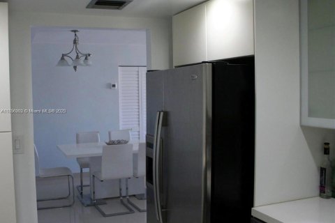 Condominio en venta en Sunny Isles Beach, Florida, 2 dormitorios, 114.46 m2 № 1881549 - foto 11