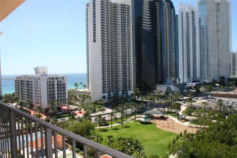 Condominio en venta en Sunny Isles Beach, Florida, 2 dormitorios, 114.46 m2 № 1881549 - foto 2