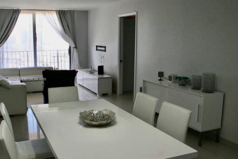 Condominio en venta en Sunny Isles Beach, Florida, 2 dormitorios, 114.46 m2 № 1881549 - foto 5