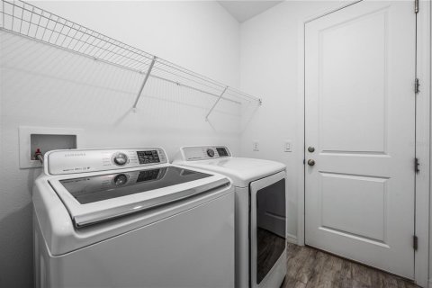 Casa en venta en Davenport, Florida, 4 dormitorios, 175.59 m2 № 2215526 - foto 13