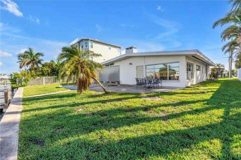 House in Treasure Island, Florida 2 bedrooms, 175.77 sq.m. № 1805332 - photo 8