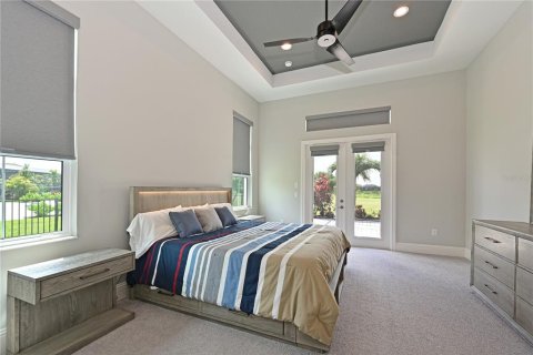 House in Lakewood Ranch, Florida 5 bedrooms, 349.96 sq.m. № 1791816 - photo 12