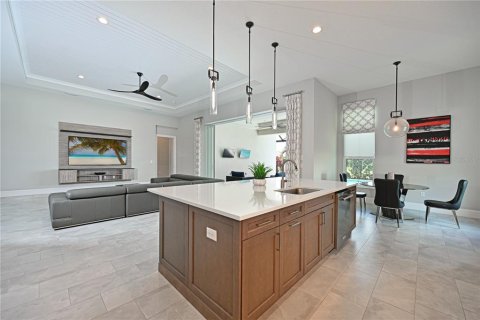 House in Lakewood Ranch, Florida 5 bedrooms, 349.96 sq.m. № 1791816 - photo 7