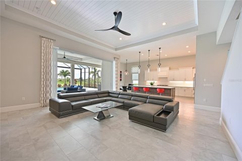 House in Lakewood Ranch, Florida 5 bedrooms, 349.96 sq.m. № 1791816 - photo 6