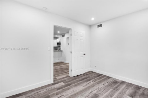 Appartement à louer à Miami, Floride: 3 chambres, 60.39 m2 № 2172967 - photo 10