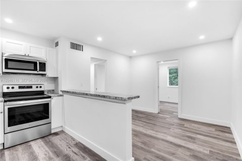 Appartement à louer à Miami, Floride: 3 chambres, 60.39 m2 № 2172967 - photo 3