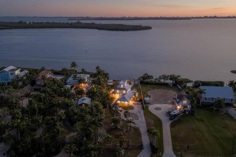Casa en Bradenton, Florida 4 dormitorios, 235.69 m2 № 2204465