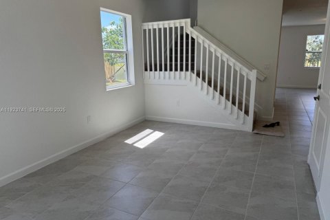 Снять в аренду виллу или дом в Пемброк-Пайнс, Флорида 3 спальни, 166.02м2, № 2035007 - фото 7