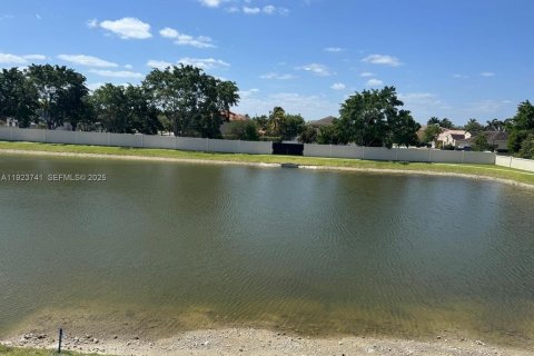 Снять в аренду виллу или дом в Пемброк-Пайнс, Флорида 3 спальни, 166.02м2, № 2035007 - фото 11