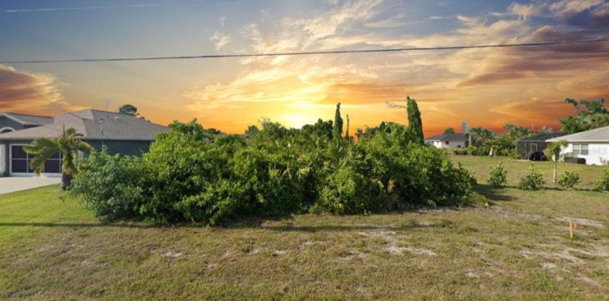 Terrain à Rotonda, Floride № 2239865