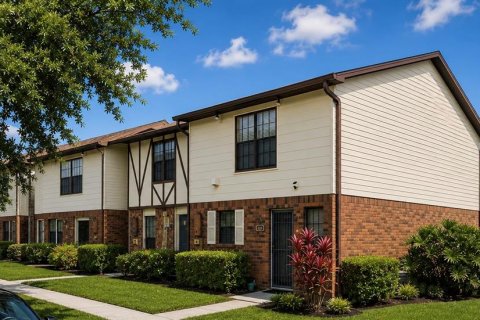 Townhouse in Tampa, Florida 2 bedrooms, 115.2 sq.m. № 2210012