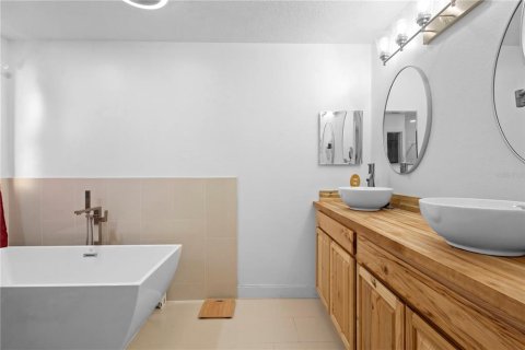 Casa en venta en Orlando, Florida, 6 dormitorios, 316.89 m2 № 1898916 - foto 18