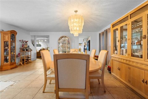 Casa en venta en Orlando, Florida, 6 dormitorios, 316.89 m2 № 1898916 - foto 3