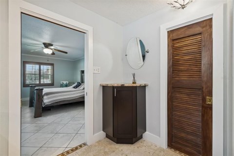 House in Port Richey, Florida 2 bedrooms, 163.69 sq.m. № 2120353 - photo 24