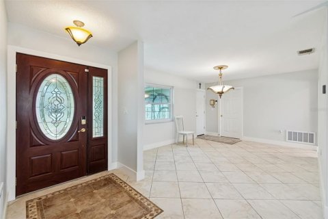 House in Port Richey, Florida 2 bedrooms, 163.69 sq.m. № 2120353 - photo 11