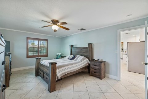 House in Port Richey, Florida 2 bedrooms, 163.69 sq.m. № 2120353 - photo 18