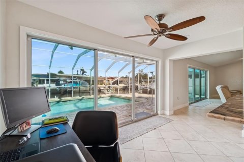 House in Port Richey, Florida 2 bedrooms, 163.69 sq.m. № 2120353 - photo 10