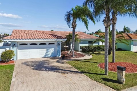 Casa en Port Richey, Florida 2 dormitorios, 163.69 m2 № 2120353
