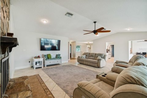 House in Port Richey, Florida 2 bedrooms, 163.69 sq.m. № 2120353 - photo 7