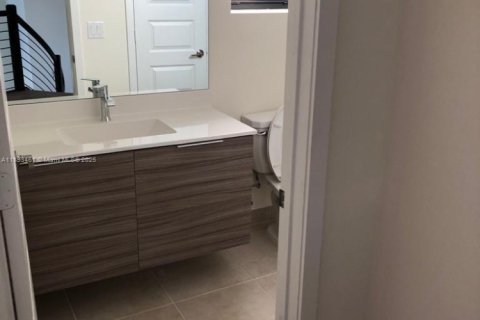 House in Miami Lakes, Florida 4 bedrooms, 264.49 sq.m. № 1949267 - photo 11