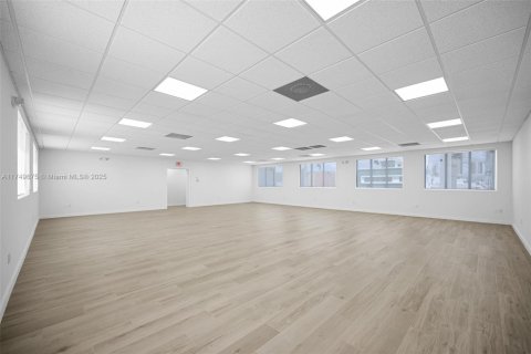 Propiedad comercial en venta en Miami, Florida № 1983252 - foto 21