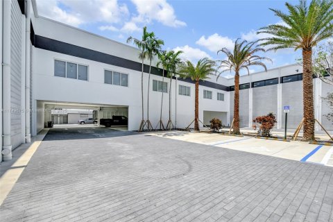 Propiedad comercial en venta en Miami, Florida № 1983252 - foto 16