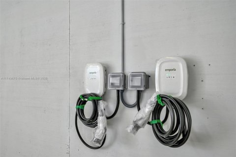 Propiedad comercial en venta en Miami, Florida № 1983252 - foto 12