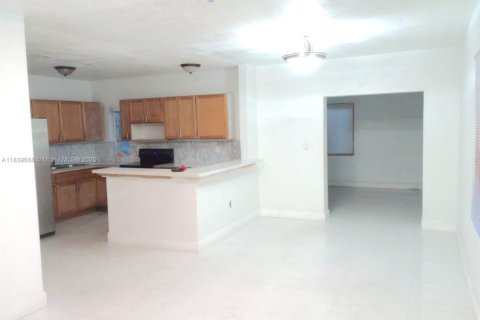 Casa en venta en Miami, Florida, 3 dormitorios, 109.25 m2 № 1830873 - foto 9