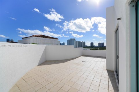 Condo in Aventura, Florida, 2 bedrooms  № 1994278 - photo 11