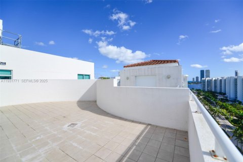 Condo in Aventura, Florida, 2 bedrooms  № 1994278 - photo 12