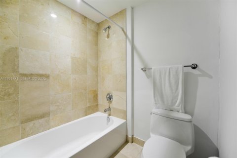 Condo in Aventura, Florida, 2 bedrooms  № 1994278 - photo 20