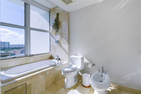 Condo in Aventura, Florida, 2 bedrooms  № 1994278 - photo 15