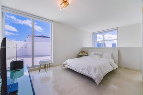 Condo in Aventura, Florida, 2 bedrooms  № 1994278 - photo 21