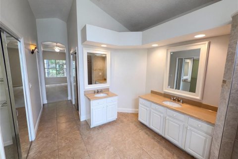 House in Oviedo, Florida 4 bedrooms, 243.68 sq.m. № 2339668 - photo 19